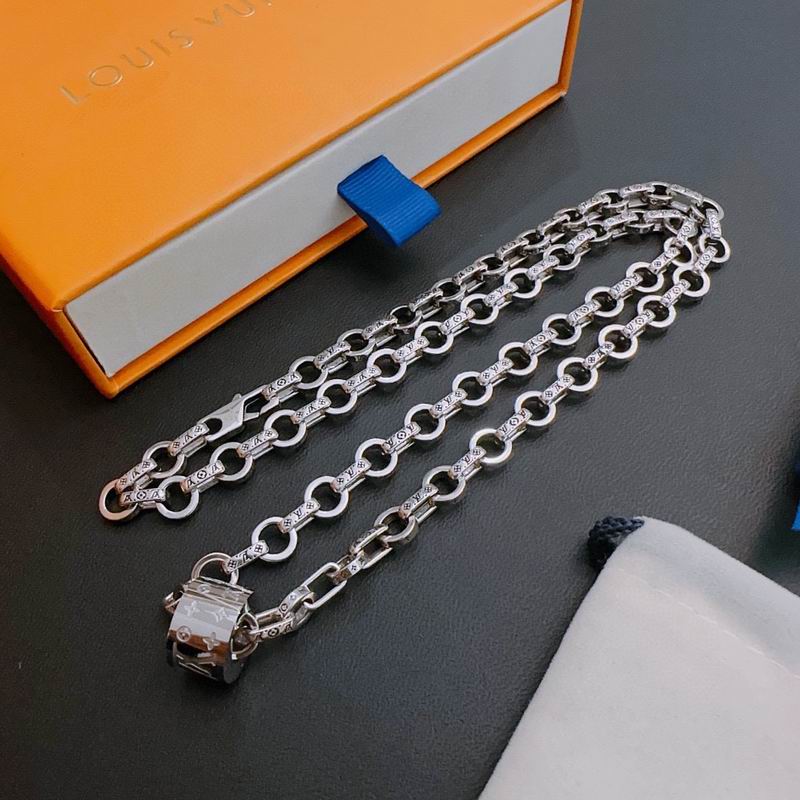 LV Necklace 03lyr365